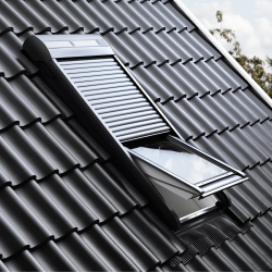Ролета Velux SSL на сонячній батереї Івано-Франківськ