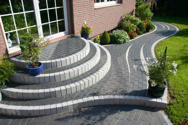 Облицовка ступеней крыльца тротуарной плиткой