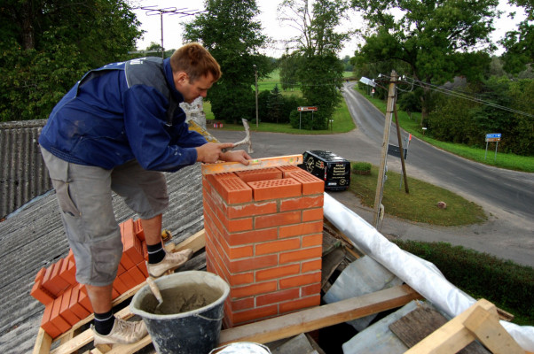 Як правильно зробити димохід з цегли: покроковий гід