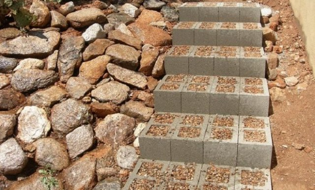 Сходи з бетонних блоків